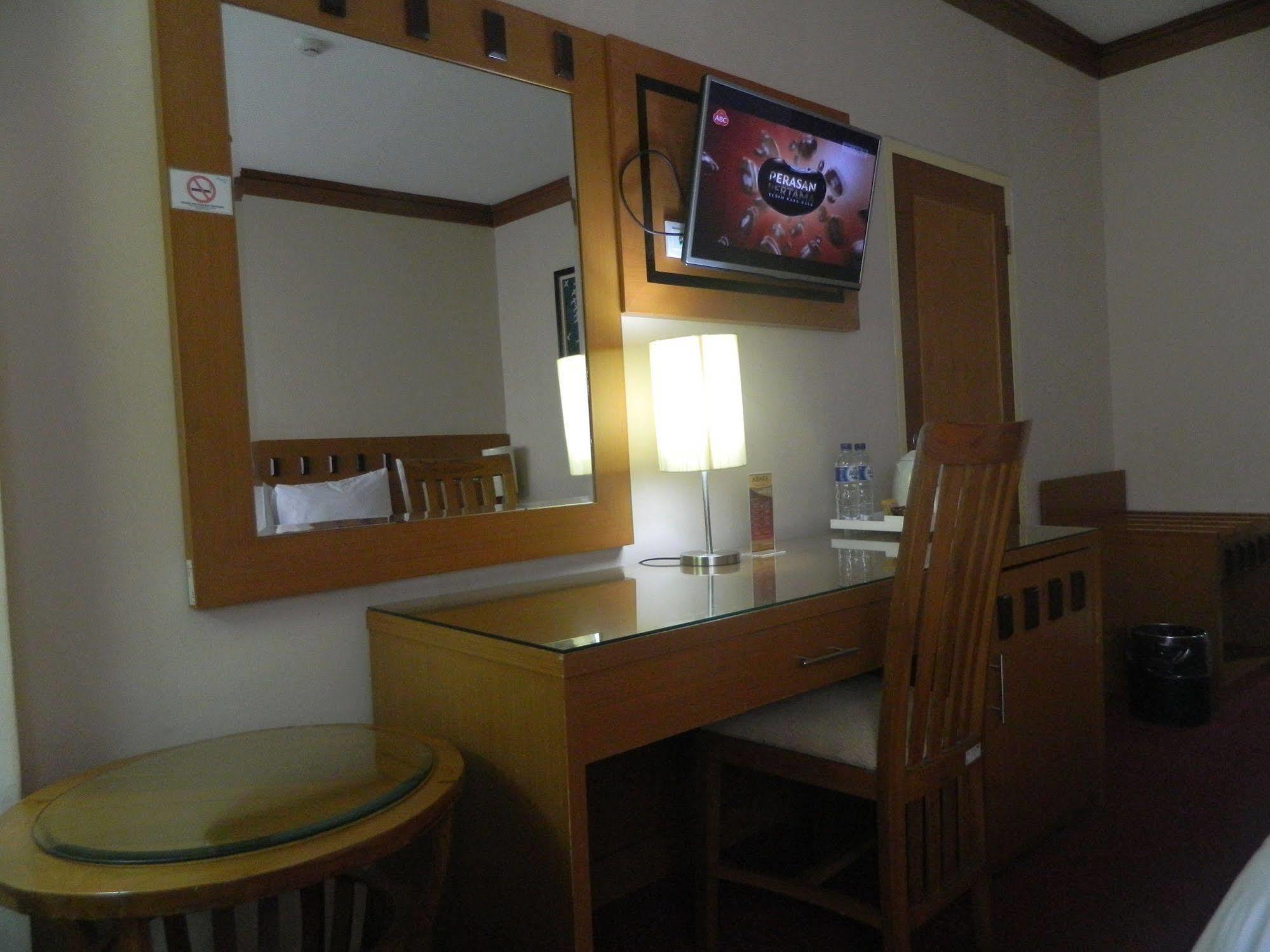 Patra Comfort Jakarta Exterior photo